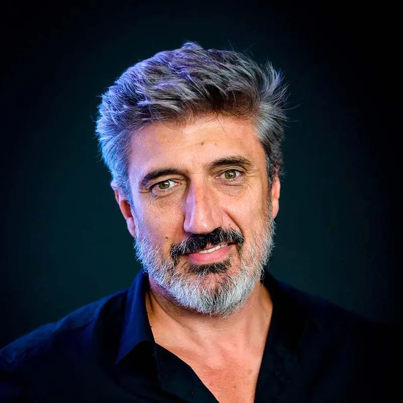 Igor Kucinic, silhouettiste professionnel