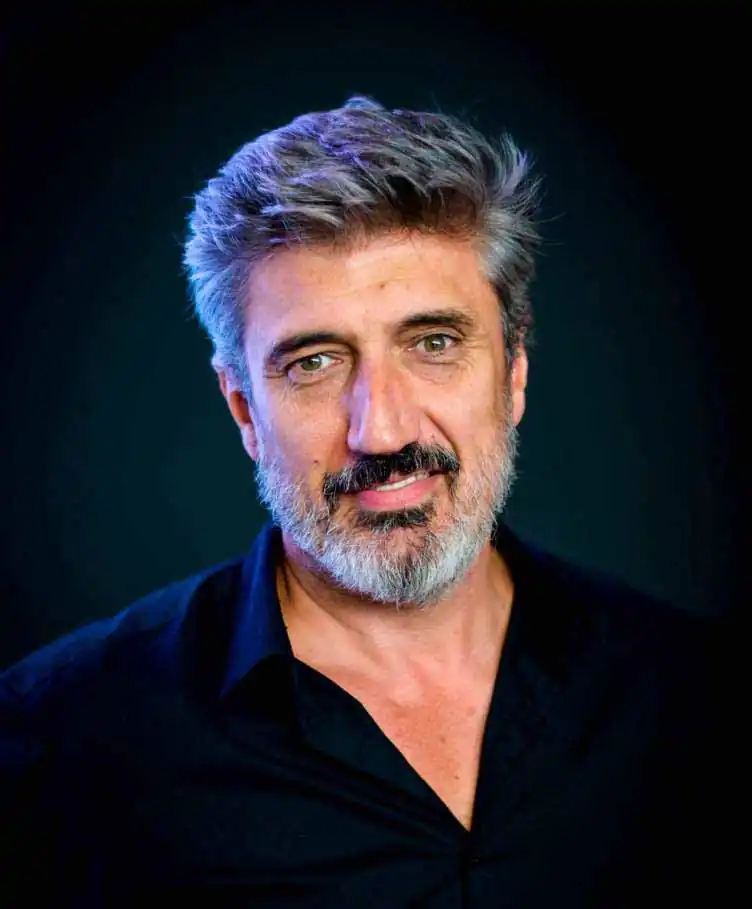 Portrait d'Igor Kucinic, silhouettiste